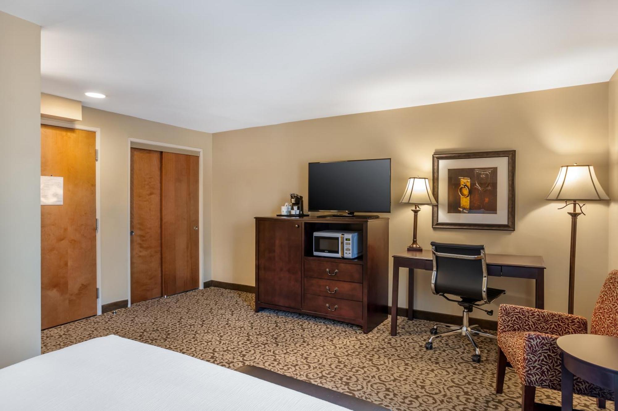 Western Village 4*